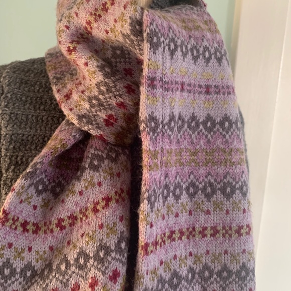 Scarf - Picture 3 of 4